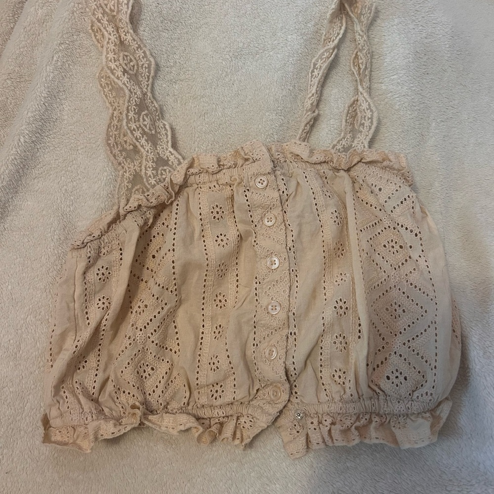 Sky and Sparrow Beige Lace Crop Top